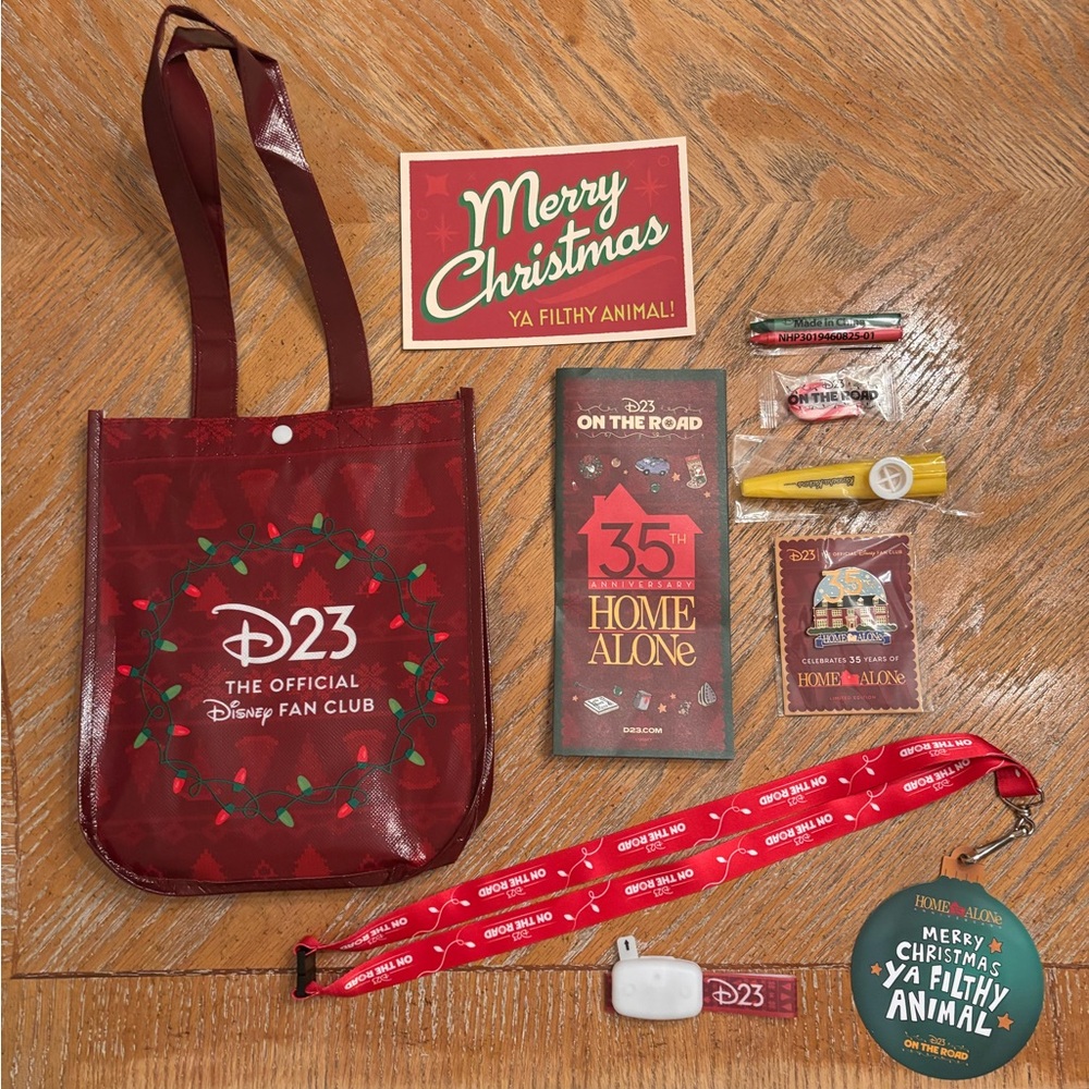 D23 Disney Fan Club Home Alone 35th Anniversary Exclusive Pin & Tote Swag Set
